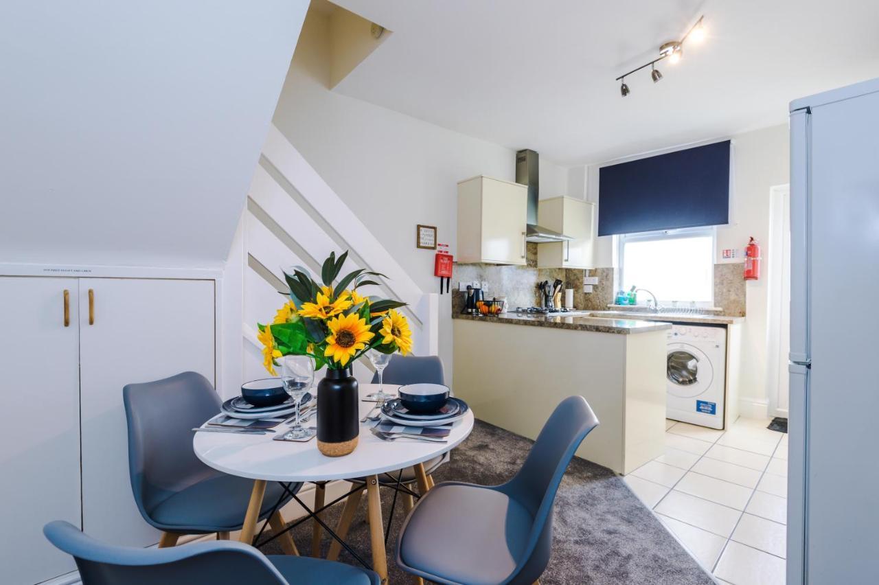Bright 2-Bed Cottage In Chester By 53 Degrees Property, Ideal For Couples & Small Groups, City Centre - Sleeps 6 Esterno foto