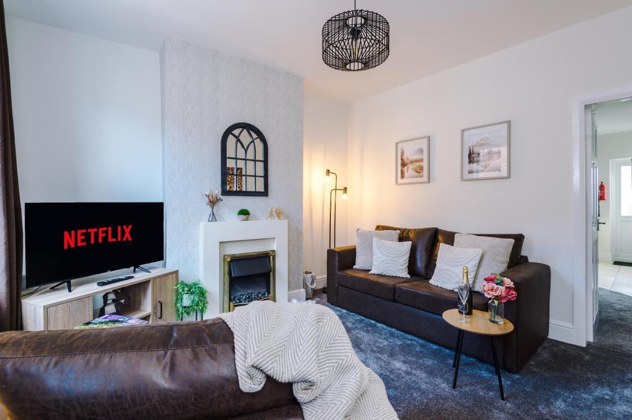 Bright 2-Bed Cottage In Chester By 53 Degrees Property, Ideal For Couples & Small Groups, City Centre - Sleeps 6 Esterno foto