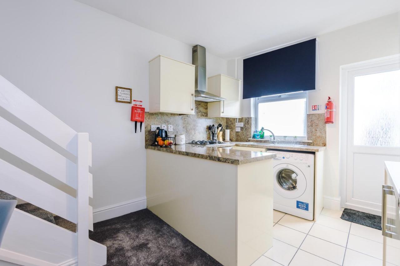 Bright 2-Bed Cottage In Chester By 53 Degrees Property, Ideal For Couples & Small Groups, City Centre - Sleeps 6 Esterno foto