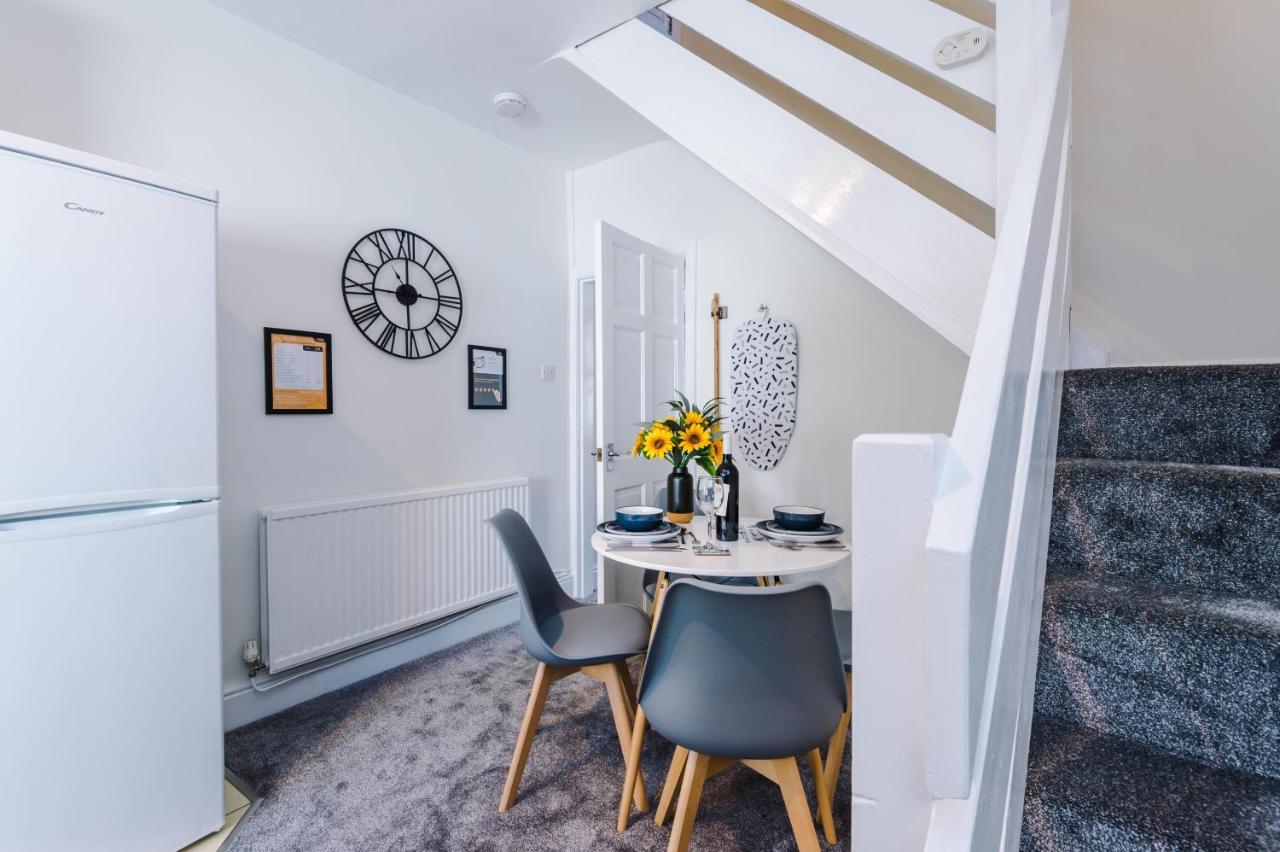 Bright 2-Bed Cottage In Chester By 53 Degrees Property, Ideal For Couples & Small Groups, City Centre - Sleeps 6 Esterno foto
