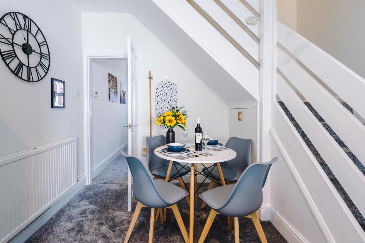 Bright 2-Bed Cottage In Chester By 53 Degrees Property, Ideal For Couples & Small Groups, City Centre - Sleeps 6 Esterno foto