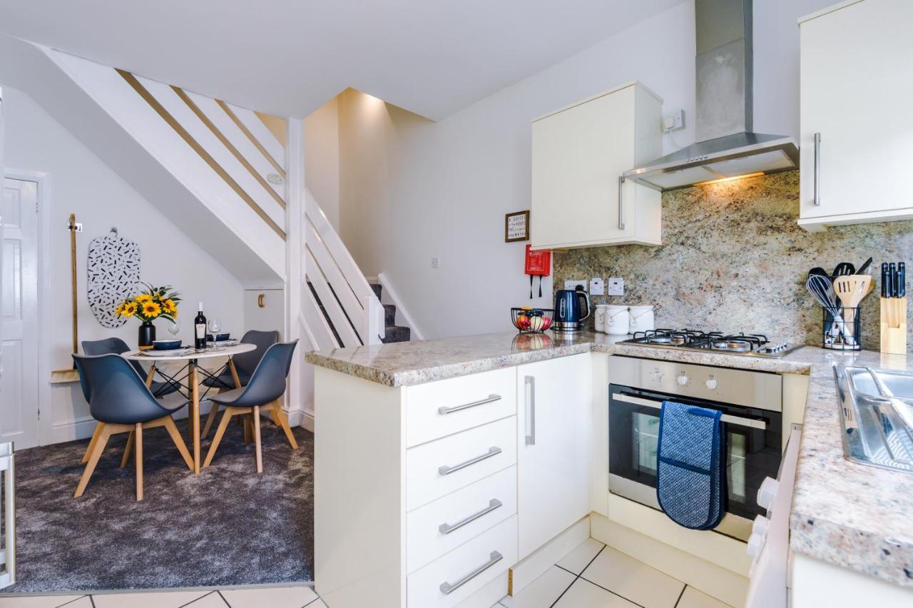 Bright 2-Bed Cottage In Chester By 53 Degrees Property, Ideal For Couples & Small Groups, City Centre - Sleeps 6 Esterno foto