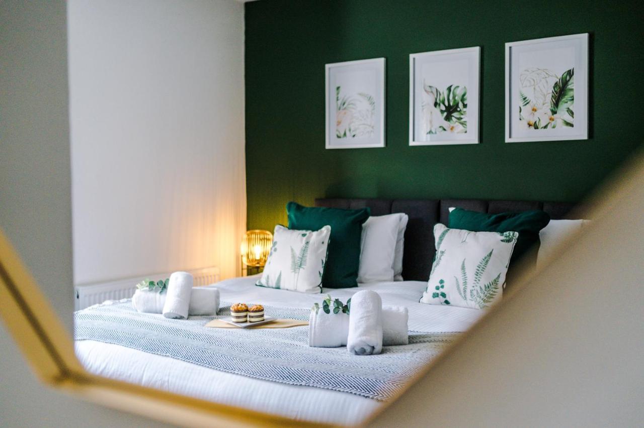 Bright 2-Bed Cottage In Chester By 53 Degrees Property, Ideal For Couples & Small Groups, City Centre - Sleeps 6 Esterno foto