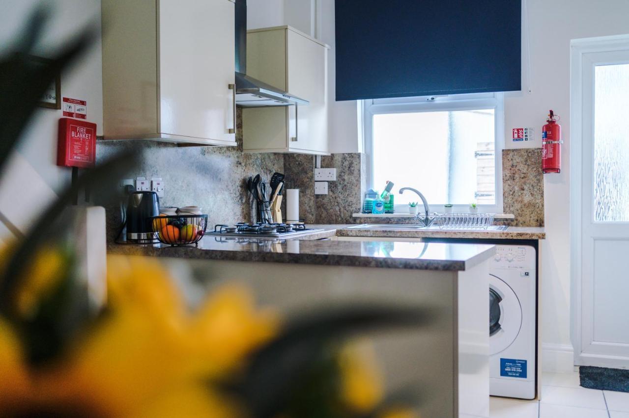 Bright 2-Bed Cottage In Chester By 53 Degrees Property, Ideal For Couples & Small Groups, City Centre - Sleeps 6 Esterno foto